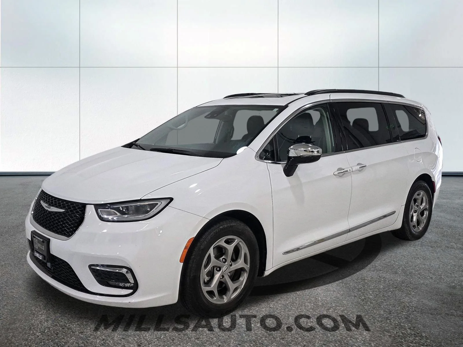 Used 2023 Chrysler Pacifica Limited with VIN 2C4RC1GG0PR619835 for sale in Brainerd, Minnesota