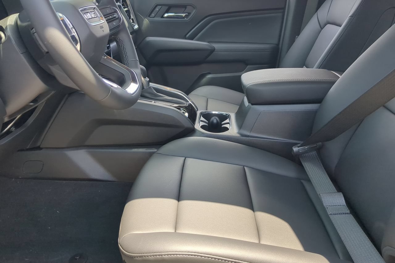 New 2026 Onyx Black GMC Elevation image 19