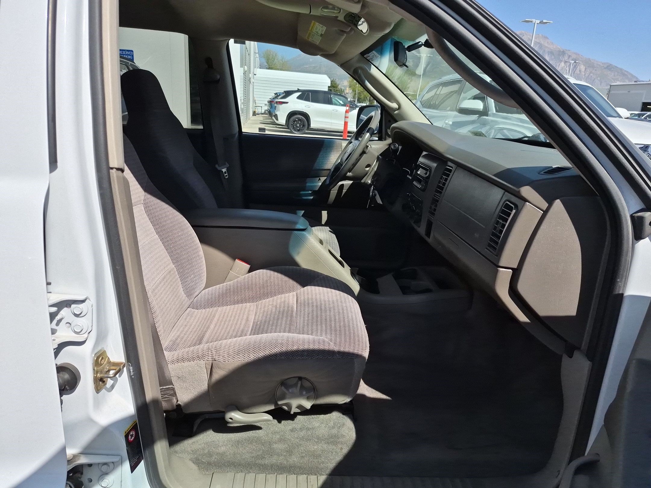 Used 2002 Bright White Clearcoat Dodge SLT image 27
