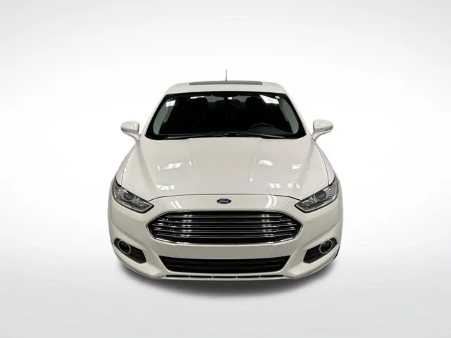 Used 2016 White Ford SE image 3