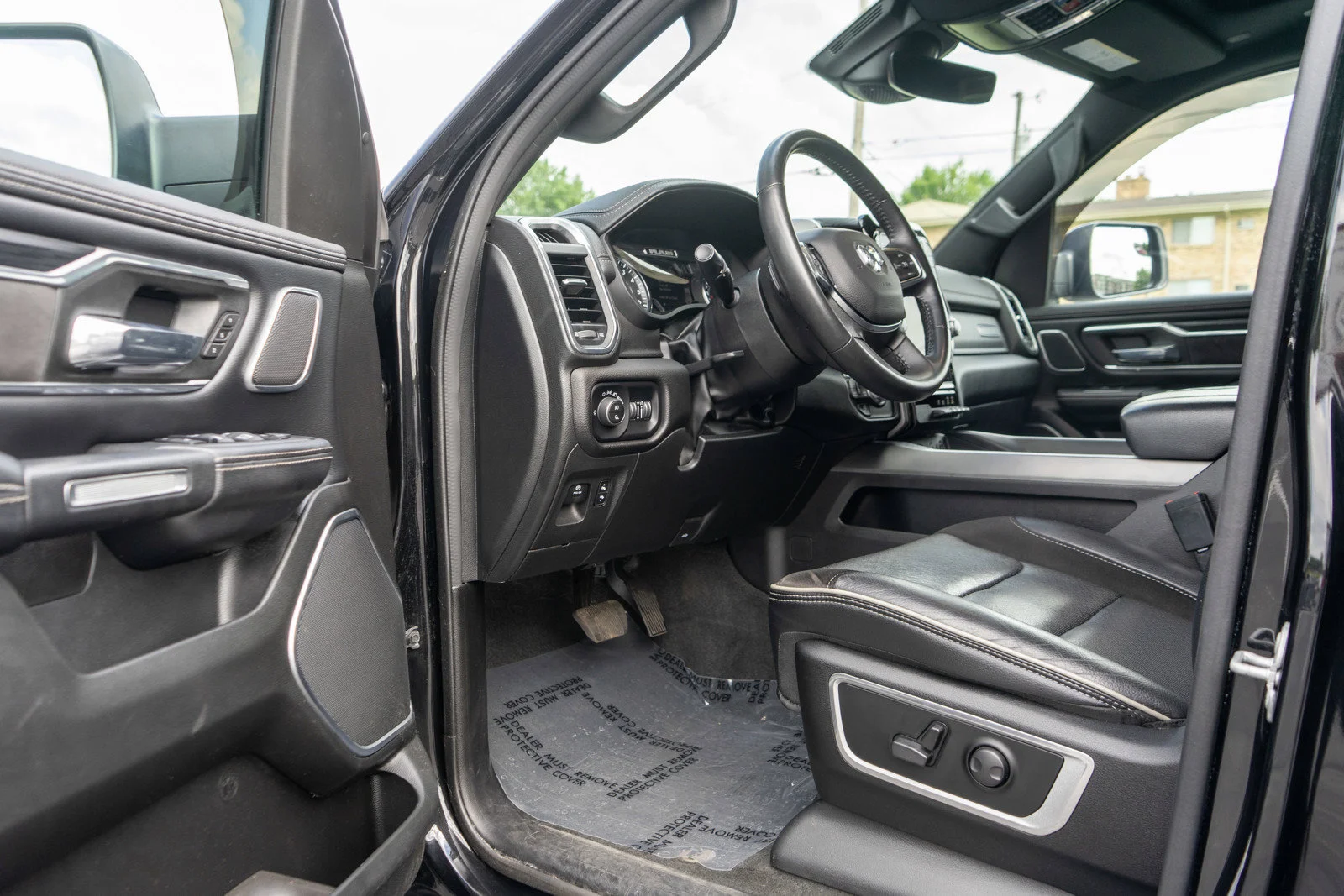 Used 2023 Diamond Black Crystal Pearlcoat Ram Laramie image 13