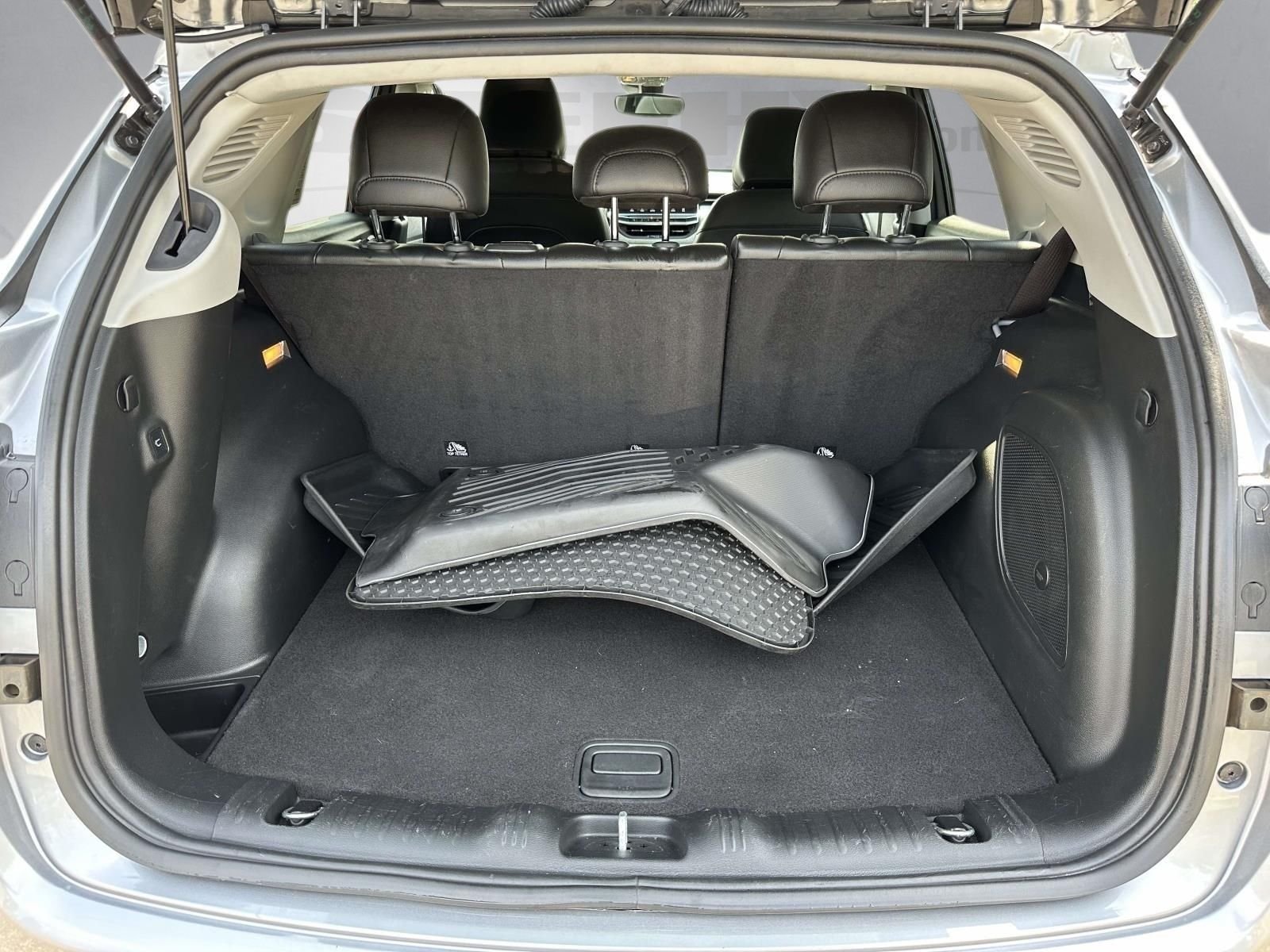 Used 2022 Silver Jeep Latitude image 26