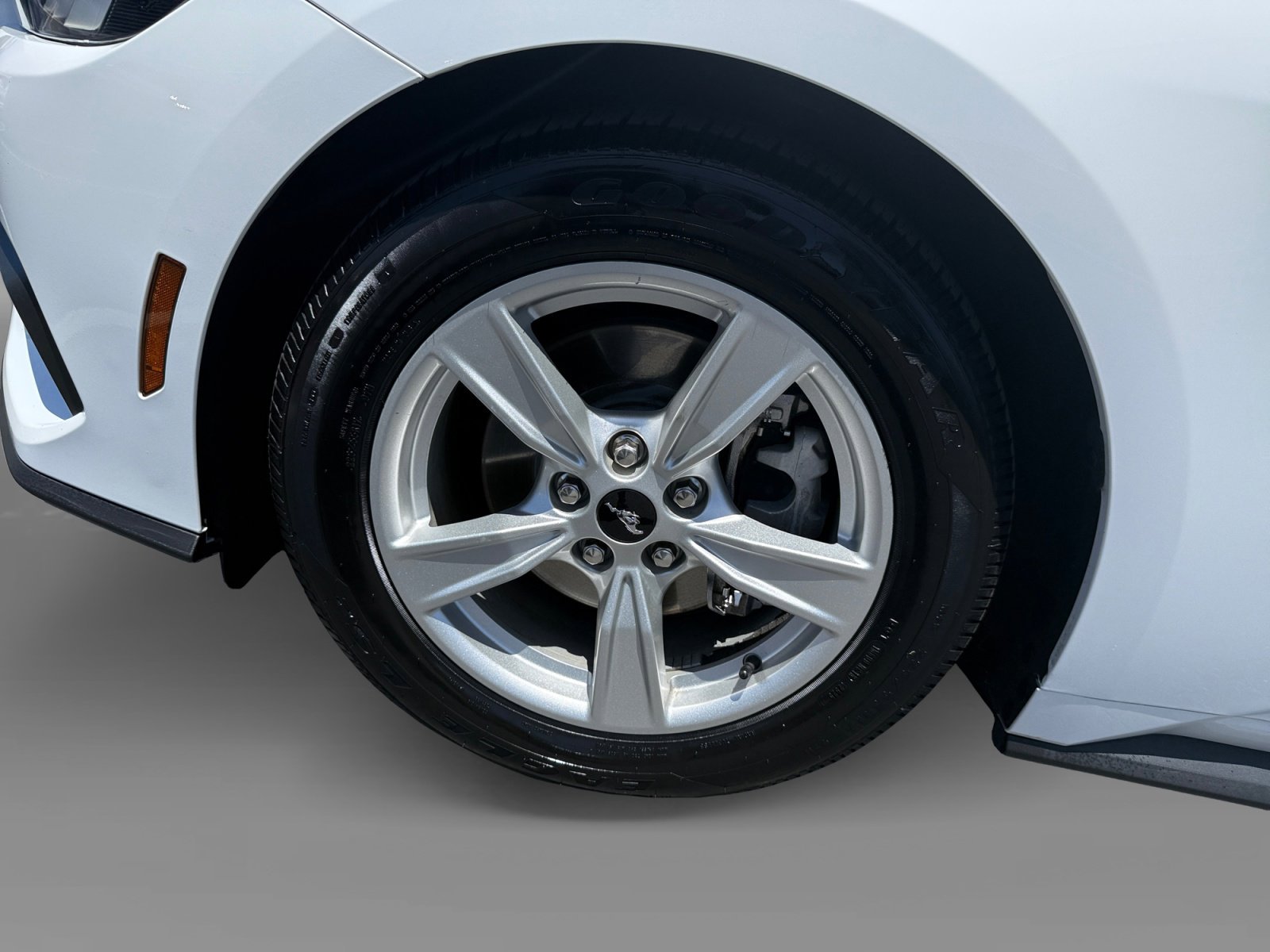 Used 2024 Oxford White Ford EcoBoost image 9