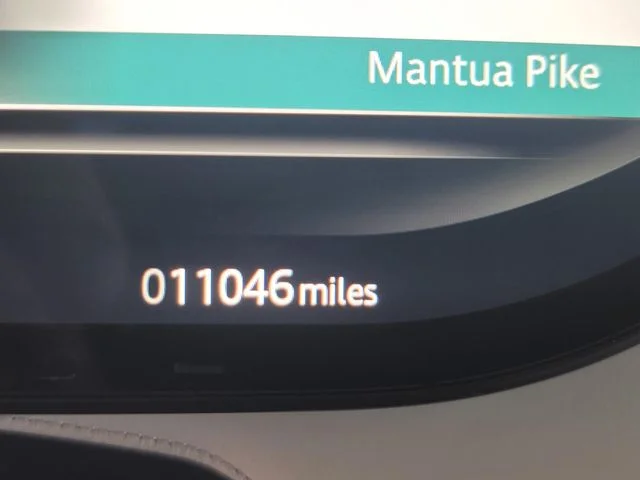 Used 2024  Land Rover SE image 32
