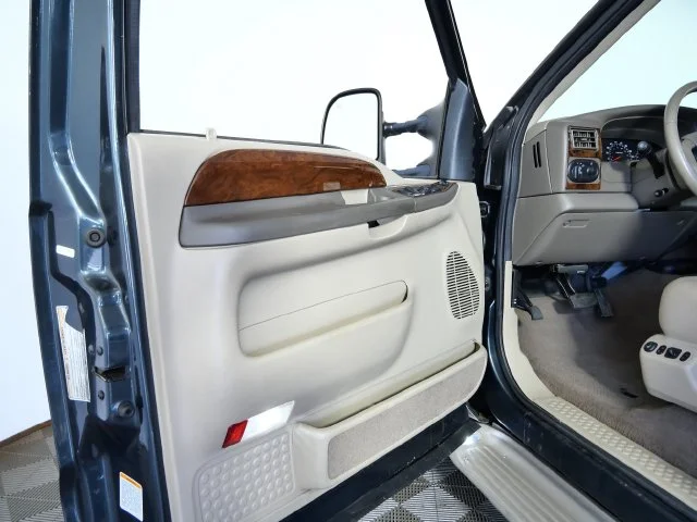 Used 2000 Green Ford Limited image 16