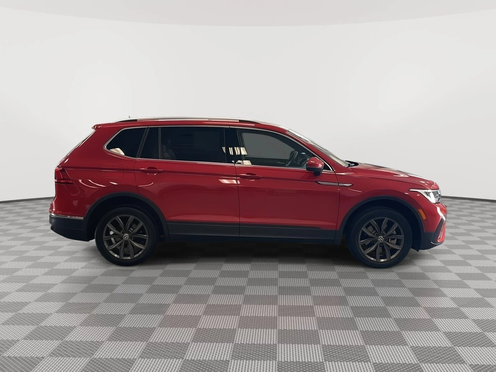 Used 2023 Kings Red Metallic Volkswagen SE image 5
