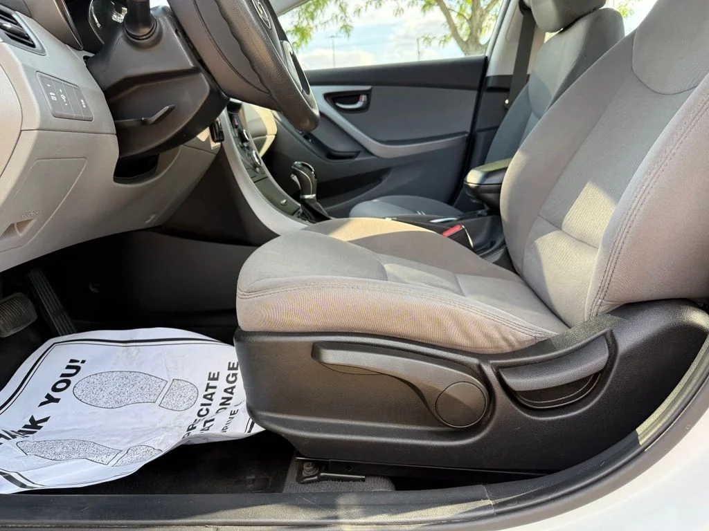 Used 2016 White Hyundai SE image 11