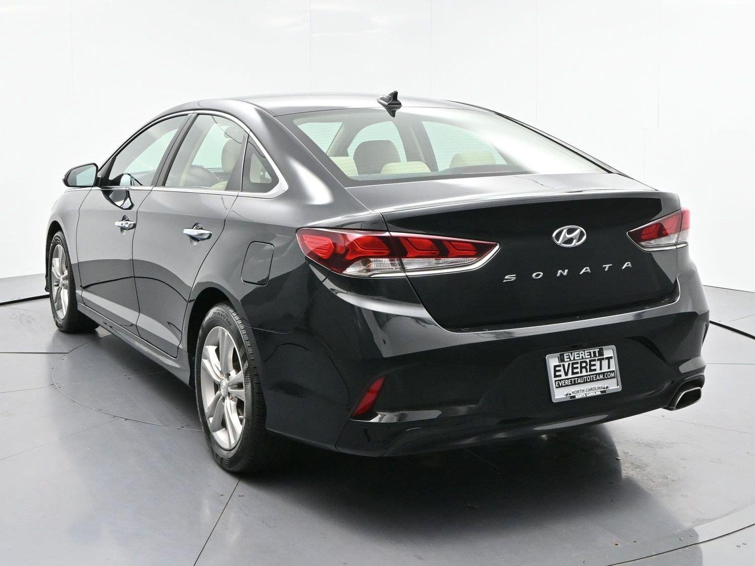 Used 2019 Phantom Black Hyundai SEL image 6