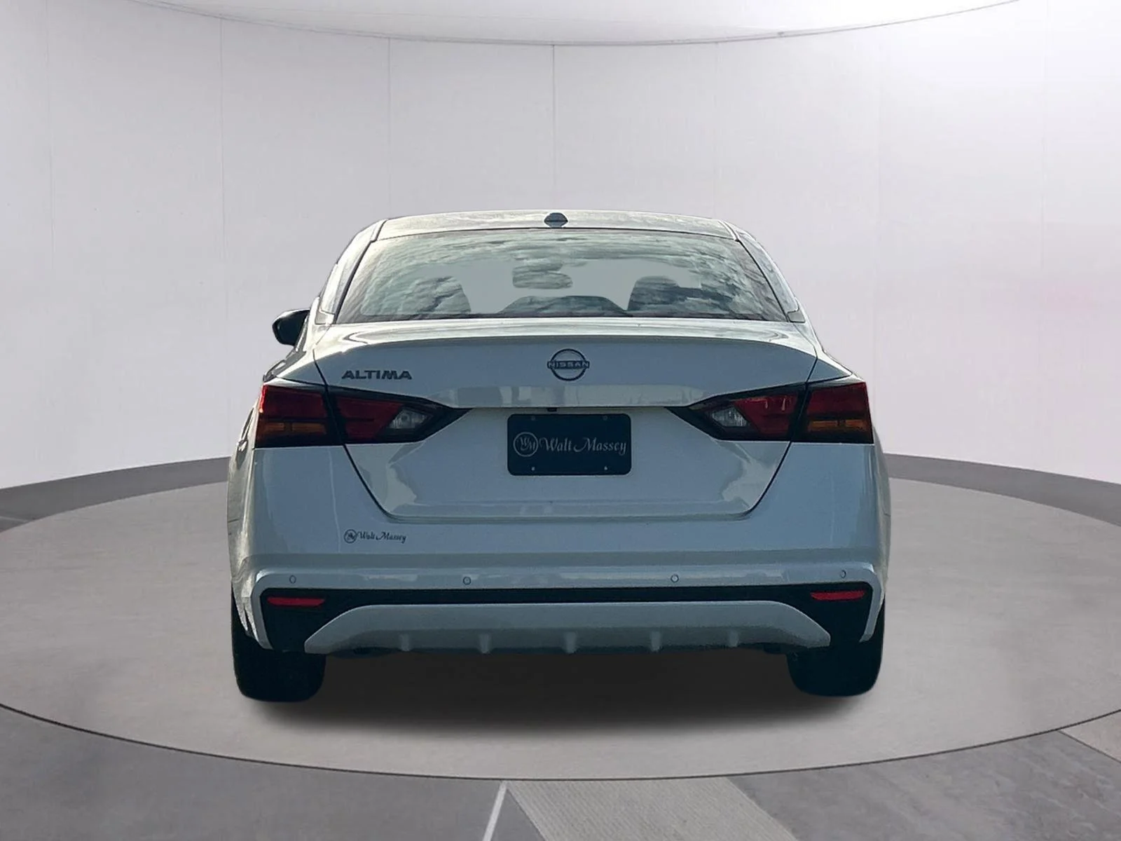 Used 2025 Glacier White Nissan SV image 4