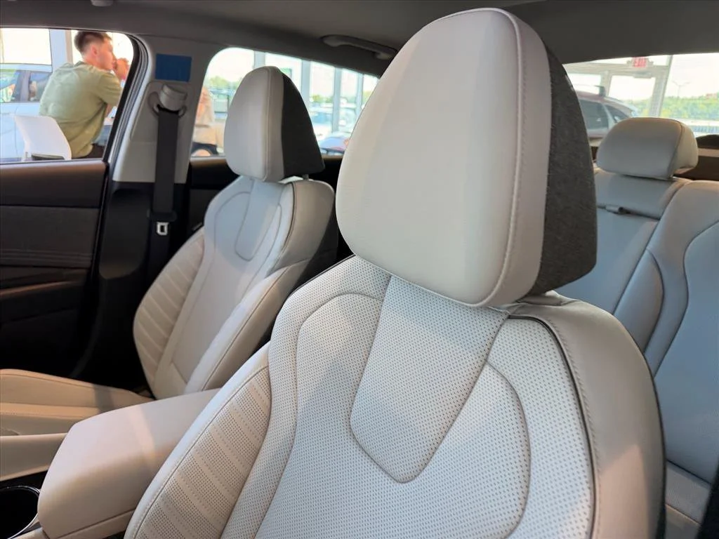 Used 2026 White Hyundai Limited image 12