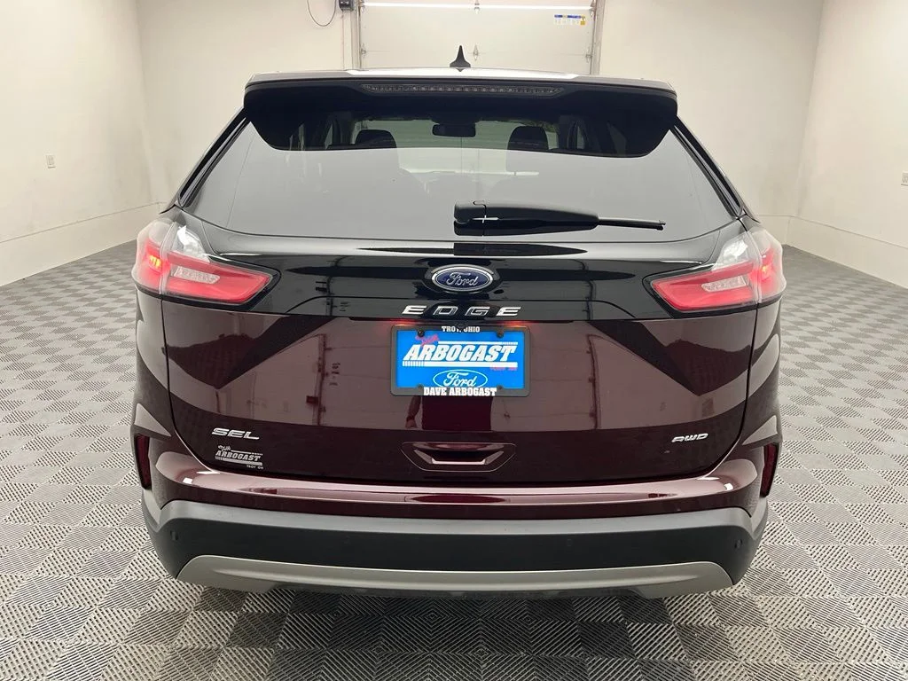 Used 2023 Red Ford SEL image 9