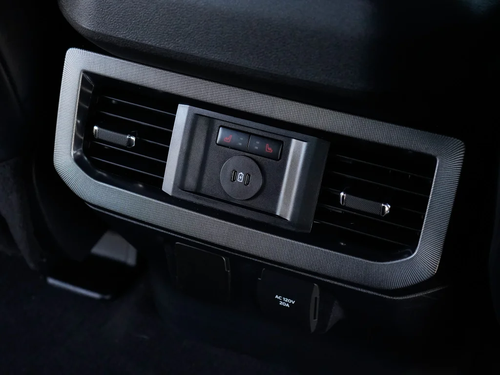 Used 2024 Agate Black Metallic Ford Platinum image 28