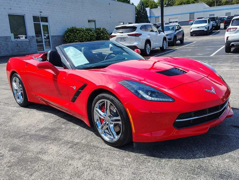Used 2017 Red Chevrolet Stingray image 4