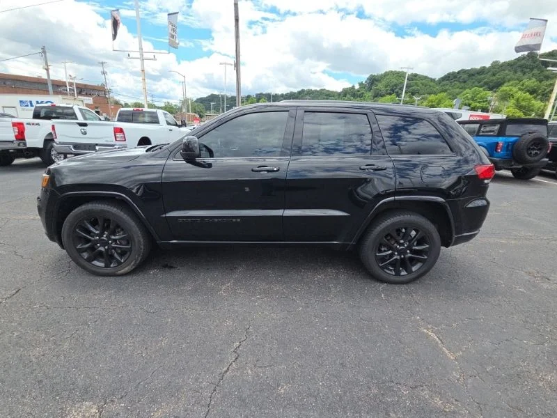 Used 2020 Black Jeep Altitude image 4