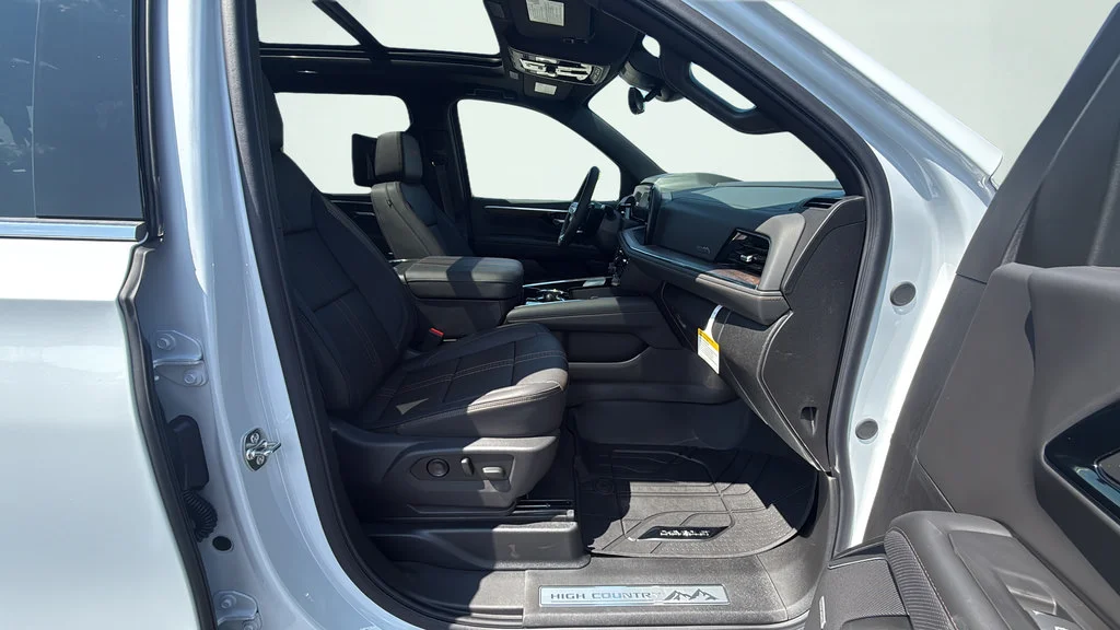 New 2026 Polar White Tricoat Chevrolet High Country image 27
