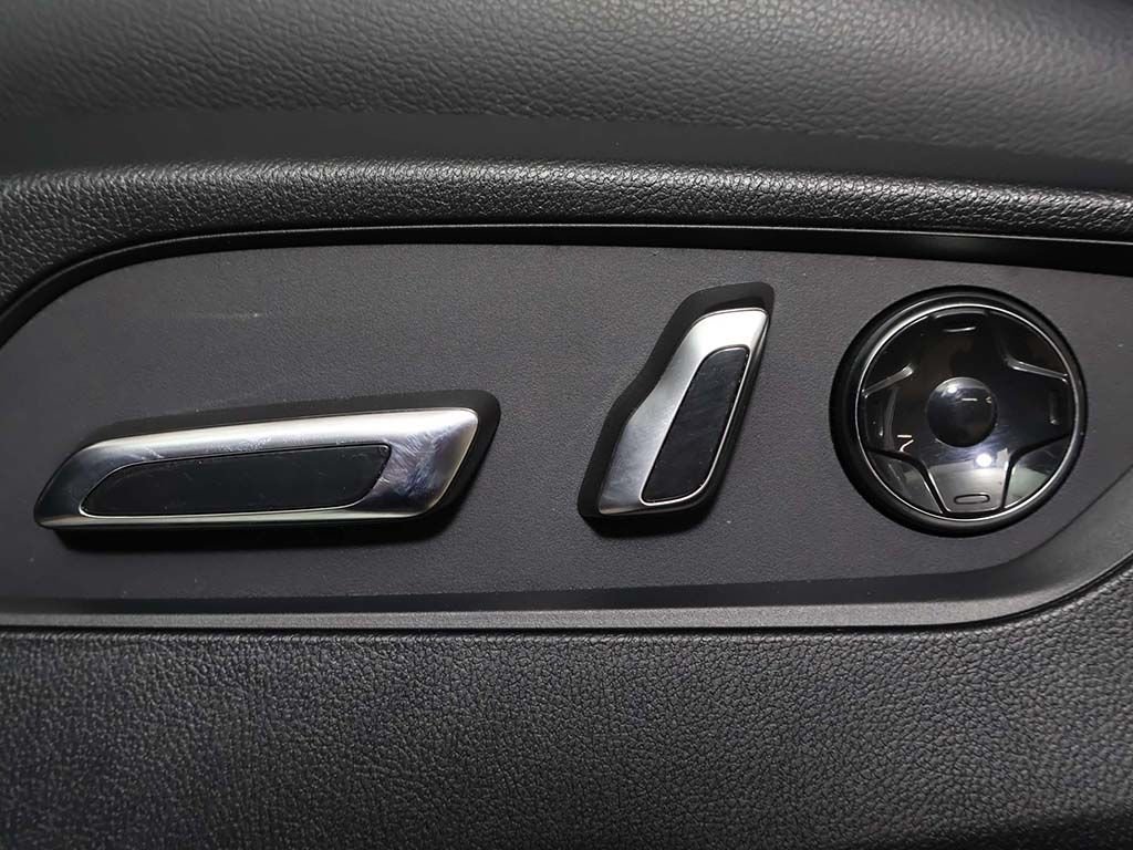 Used 2023 White Acura Base image 31