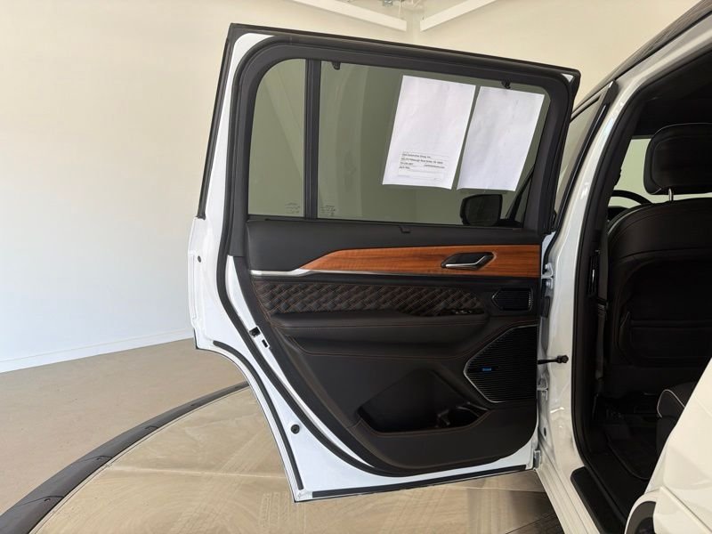Used 2025 White Jeep Summit image 13