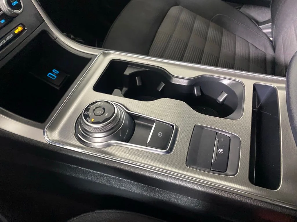 Used 2022 Black Ford SEL image 23