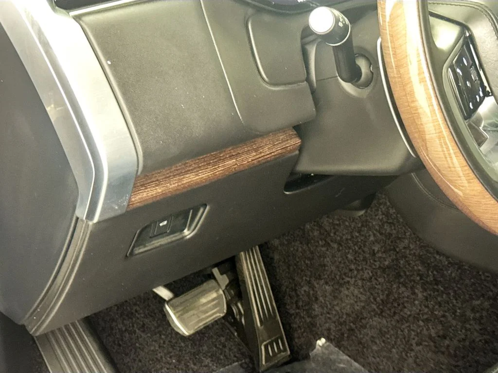 Used 2024 Gold Land Rover Autobiography image 10
