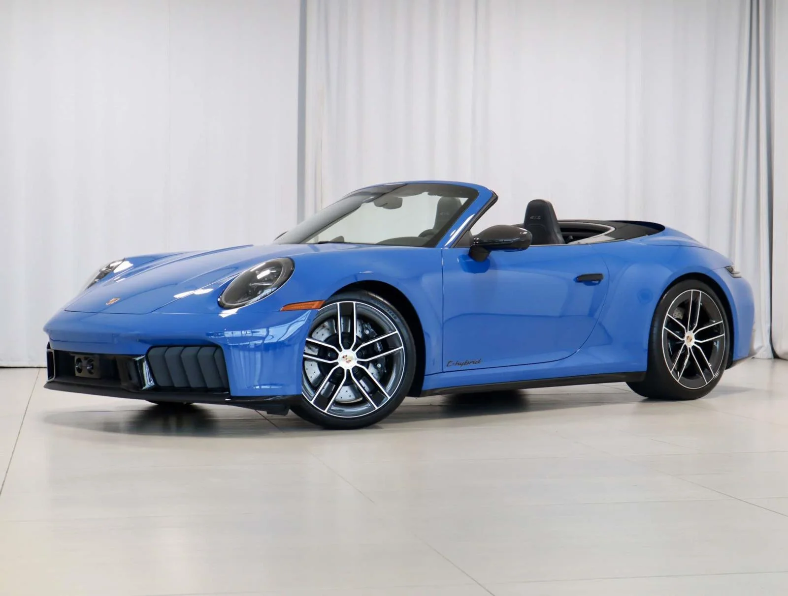 2025 Porsche 911 Carrera 4 GTS Cabriolet's photo