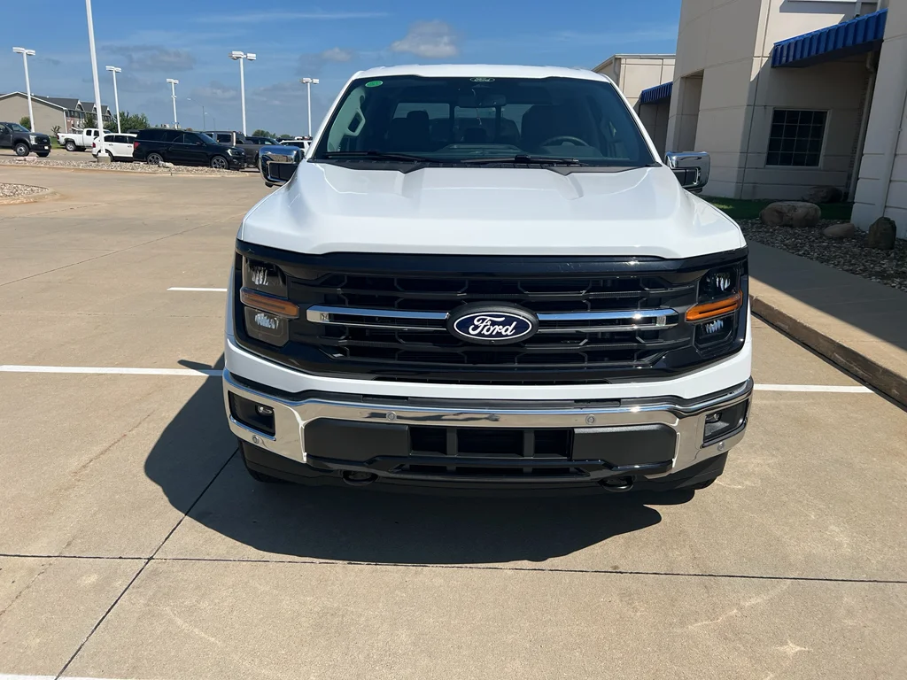 New 2026 Oxford White Ford XLT image 3