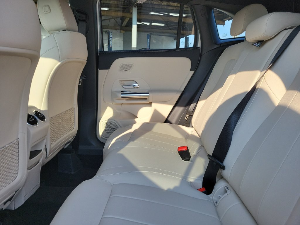New 2026 Cirrus Silver Metallic Mercedes-Benz GLA 250 image 10