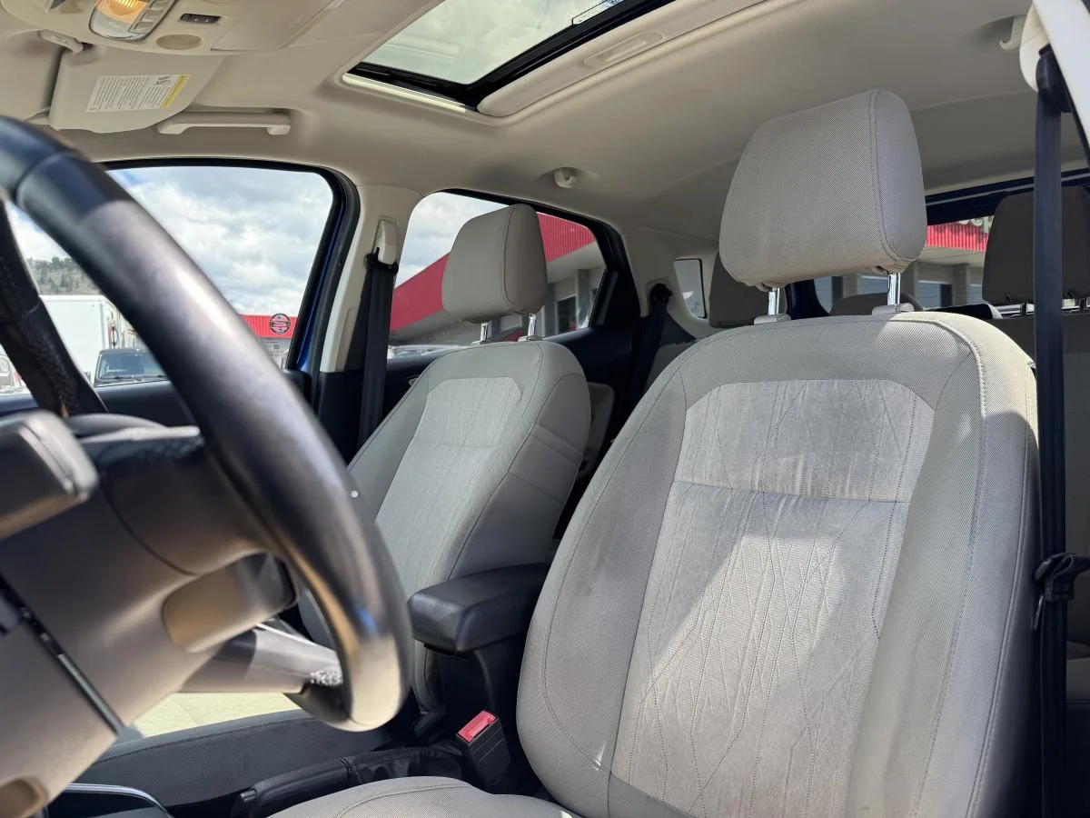 Used 2018 Blue Ford SE image 16