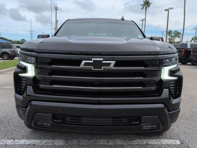 Used 2024 Black Chevrolet High Country image 9