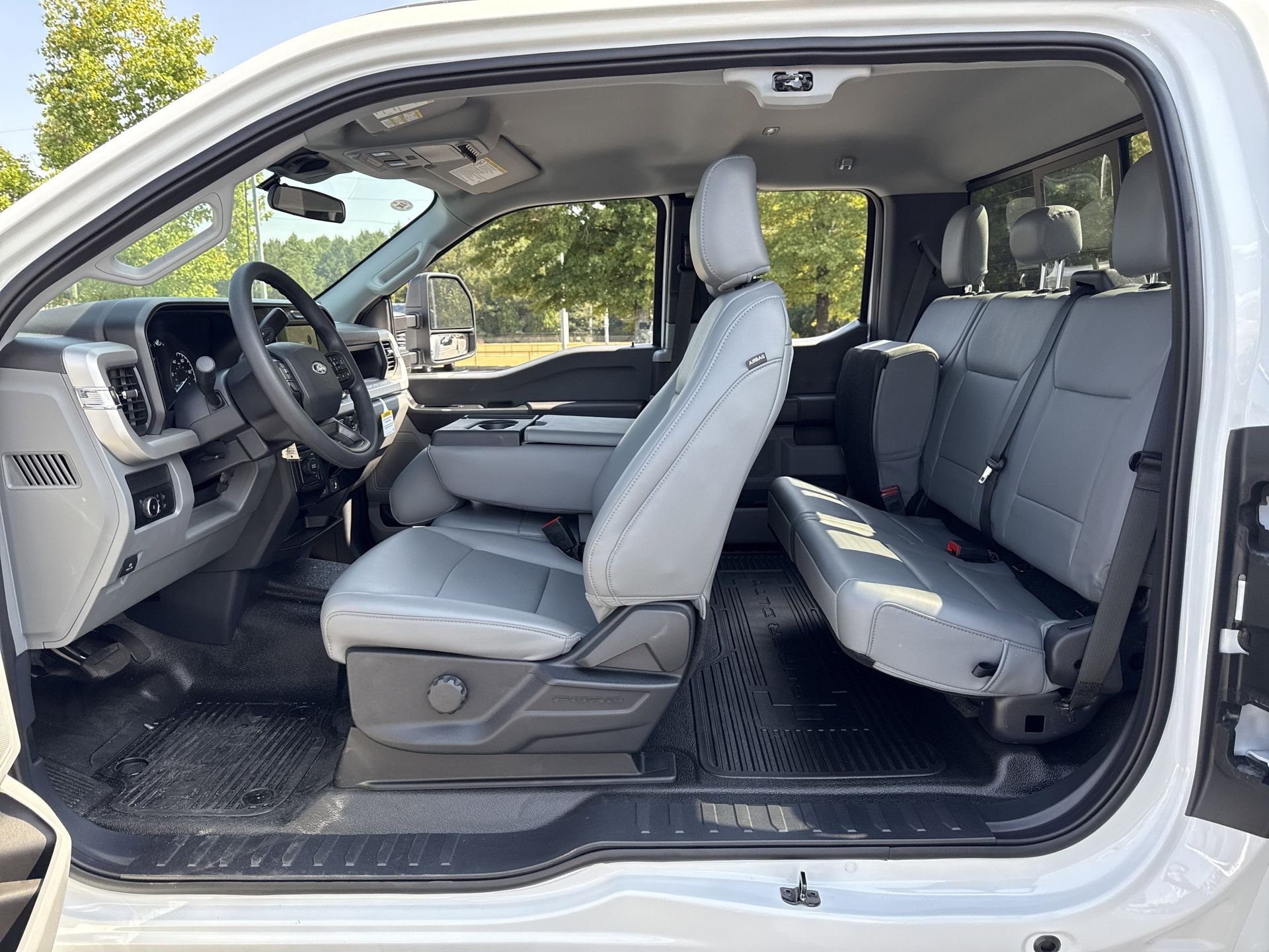 2025 Ford F-350 Super Duty Chassis Cab XL - Photo 18