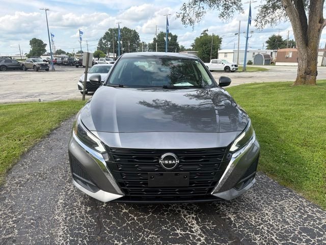 Used 2024 Gray Nissan 2.5 SV image 3
