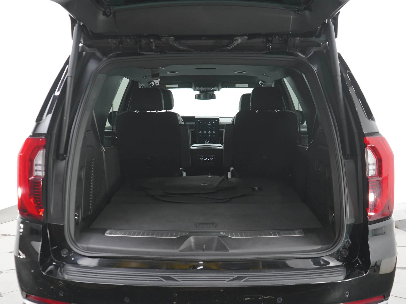 Used 2025 Onyx Black GMC 4WD 4dr AT4 image 18