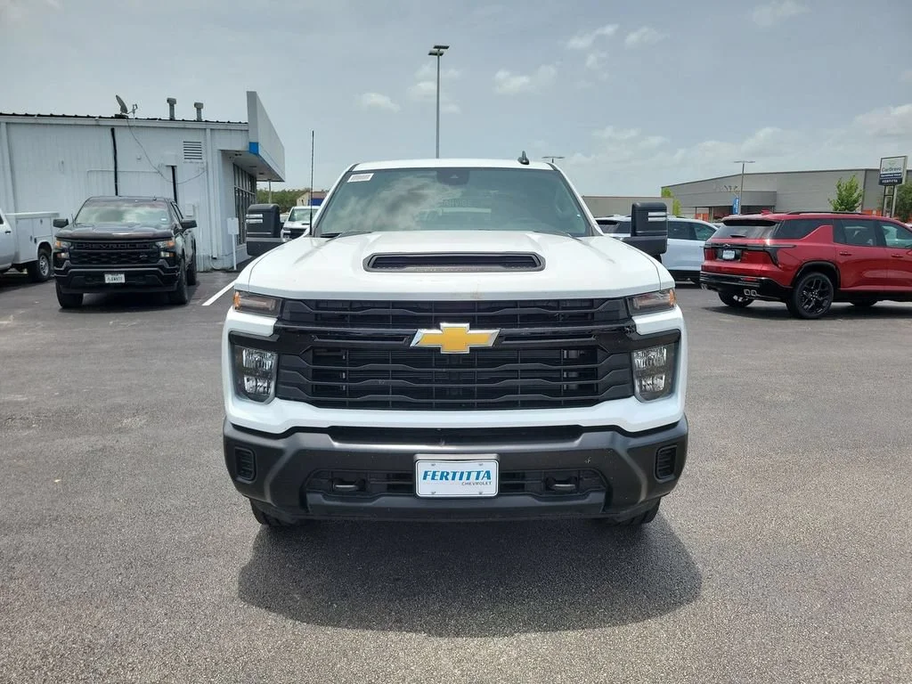New 2026 Summit White Chevrolet WT image 18