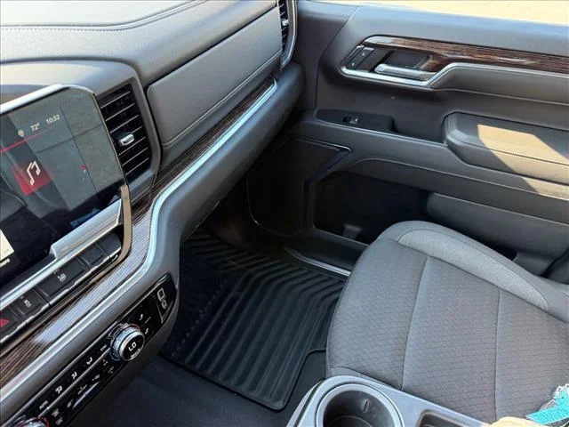 Used 2024  GMC ELEVATION image 12