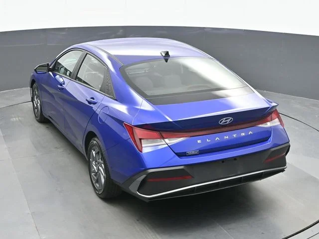 Used 2024 Blue Hyundai SEL image 10