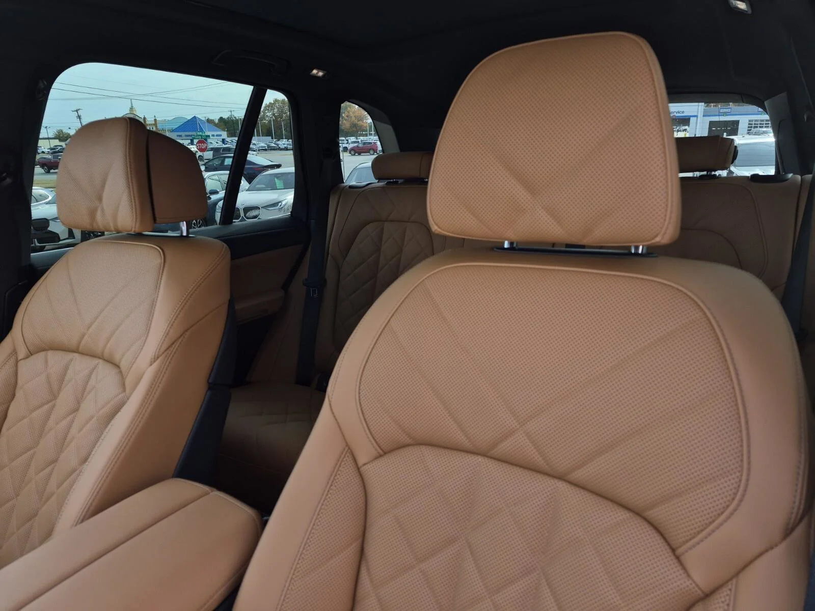 New 2026 Mineral White Metallic BMW xDrive50e image 27