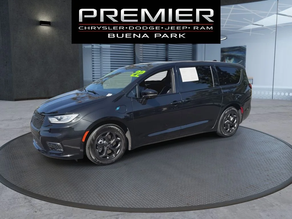 Used 2022 Black Chrysler Limited image 4