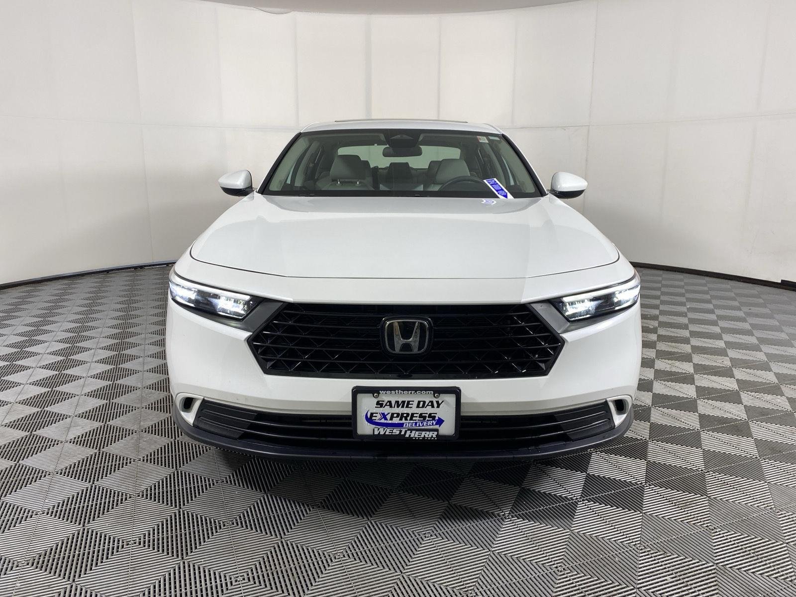Used 2024 Platinum White Pearl Honda EX image 2