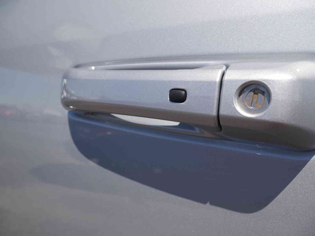 New 2026 Silver-Zynith Exterior Paint RAM LARAMIE image 15