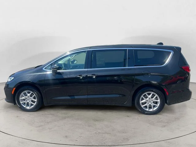 Used 2023 Black Chrysler Touring L image 2