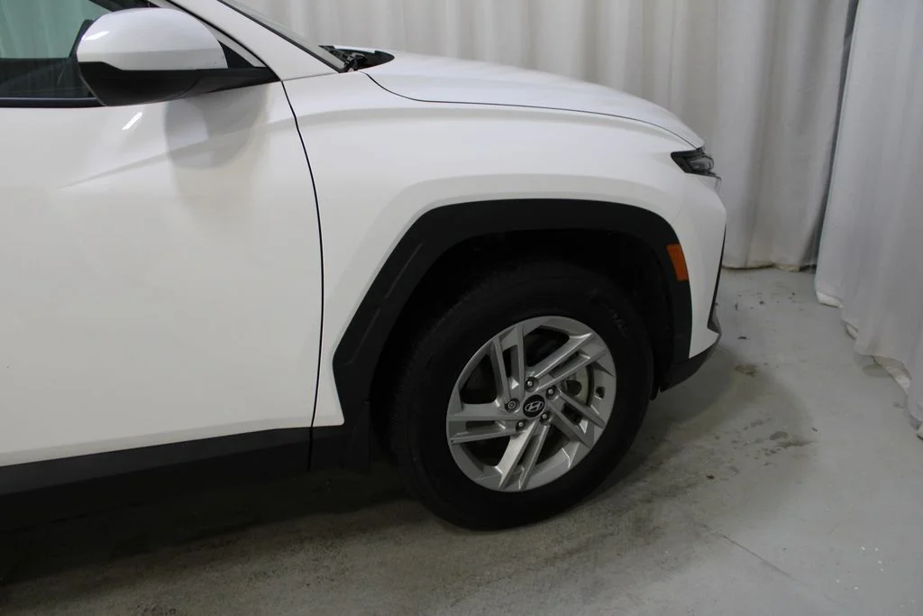 Used 2025 White Hyundai SE image 33