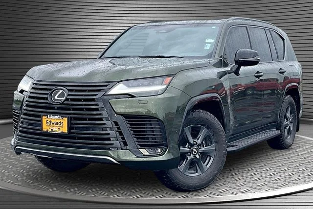 Used 2025 Green Lexus 700h Overtrail image 1