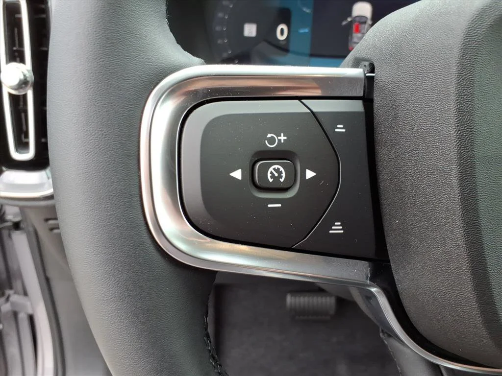 2026 Volvo XC40 Plus - Photo 15