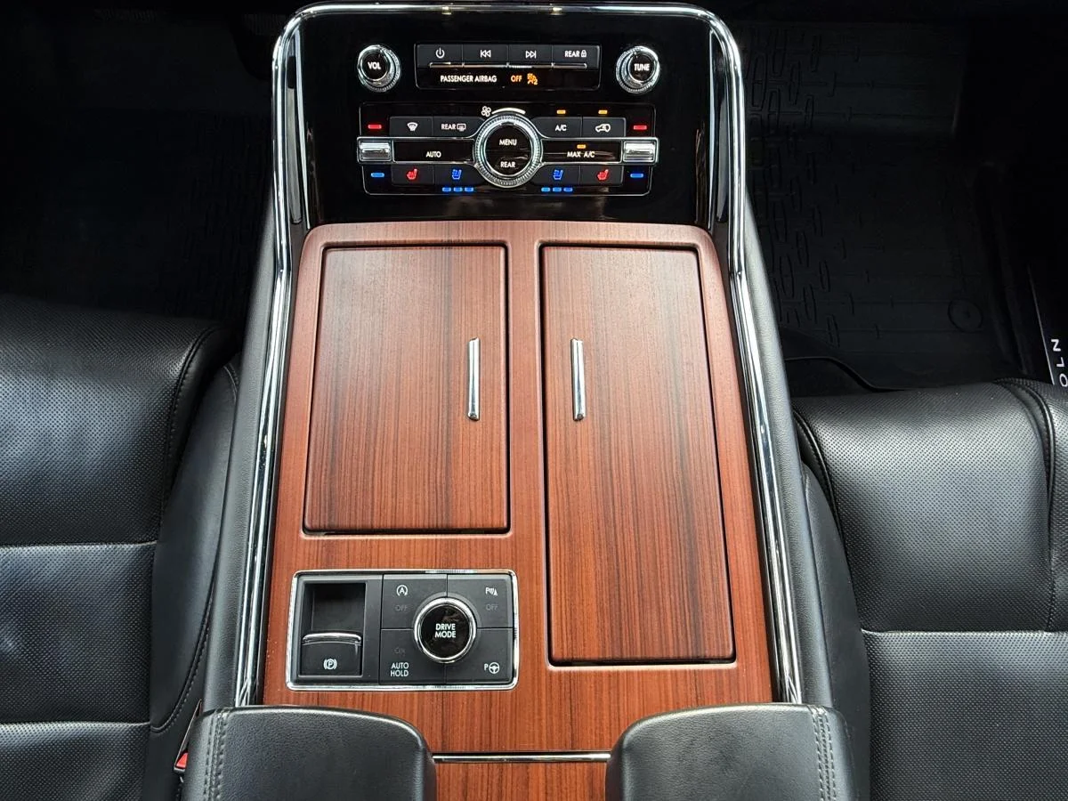 Used 2020 Blue Lincoln Reserve image 25