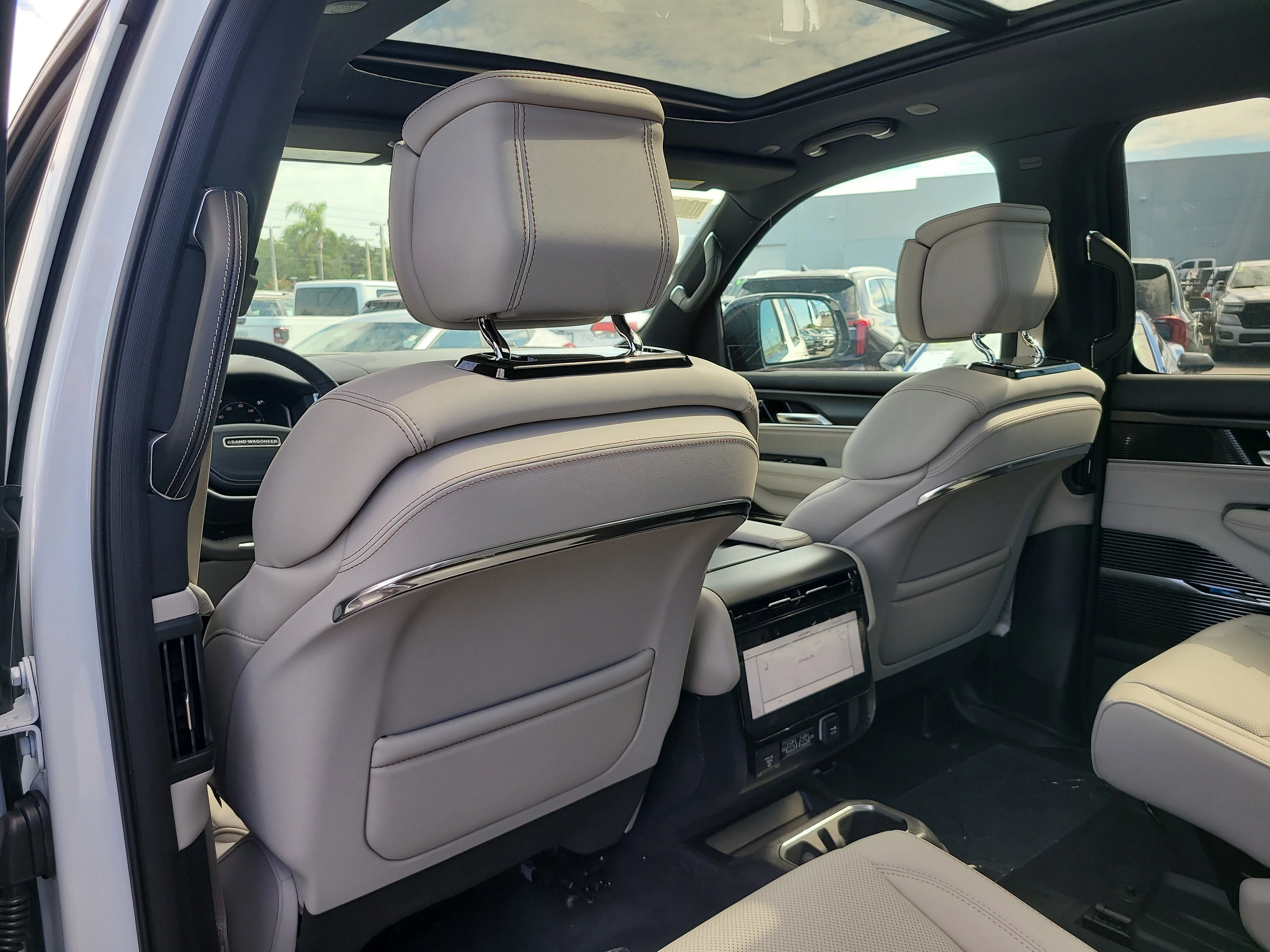New 2026 Bright White Clearcoat Jeep Summit Obsidian image 13