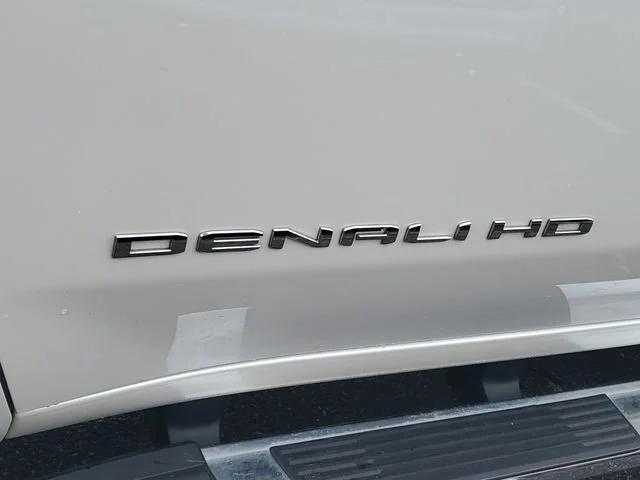 Used 2024 White Frost Tricoat GMC Denali image 29