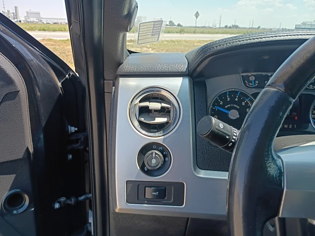 Used 2013 Tuxedo Black Metallic Ford Platinum image 29