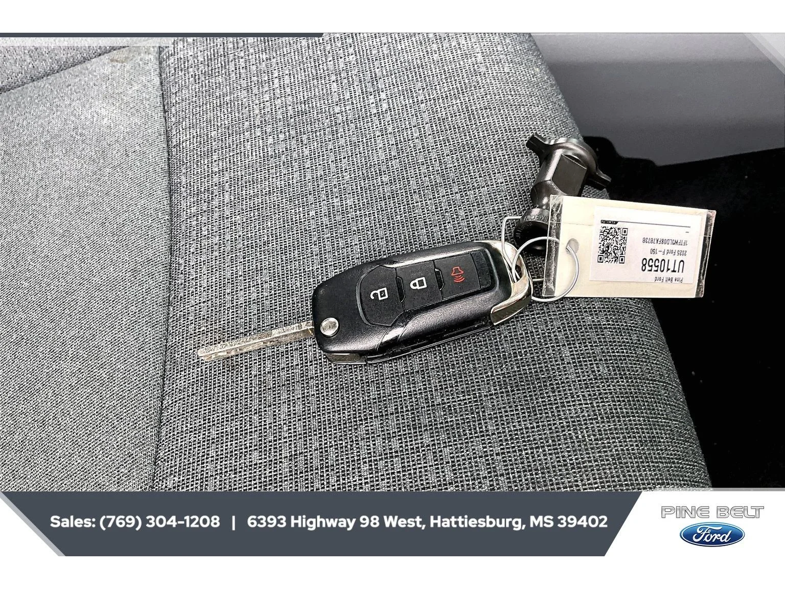 Used 2025 Rapid Red Metallic Tinted Clearcoat Ford XLT image 9