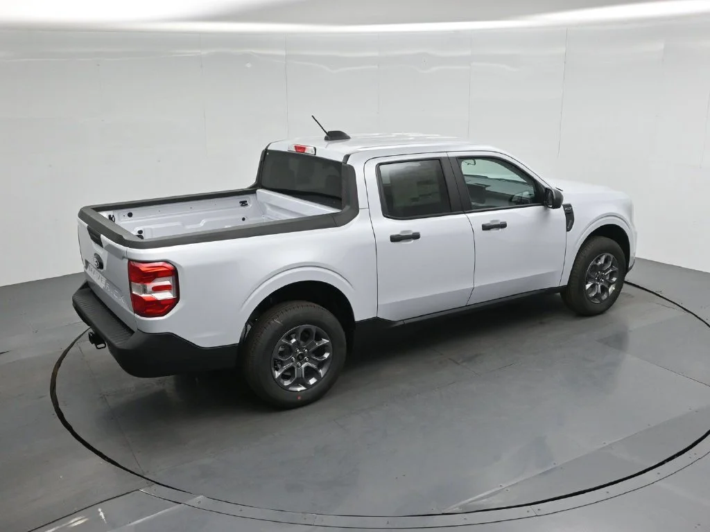 New 2026 Space White Metallic Ford XLT image 33
