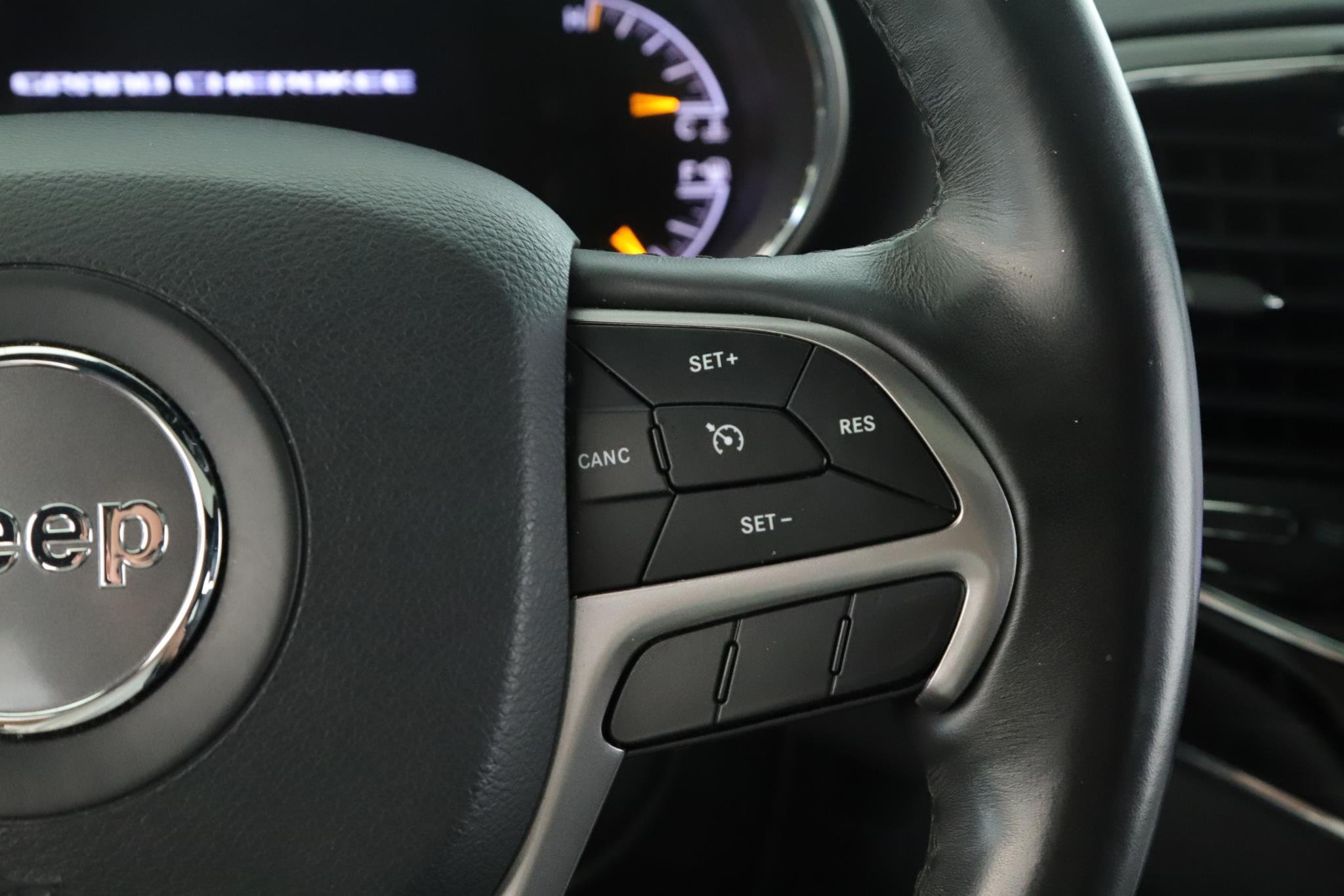 Used 2019 Slate Blue Pearlcoat Jeep Limited 4x4 image 10