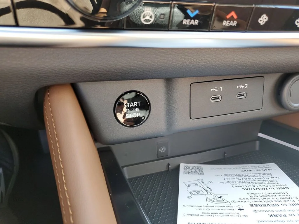 New 2026 Everest White Pearl TriCoat / Super Black Two-tone Nissan Platinum image 18